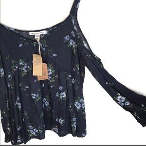 American Eagle open shoulder shirt